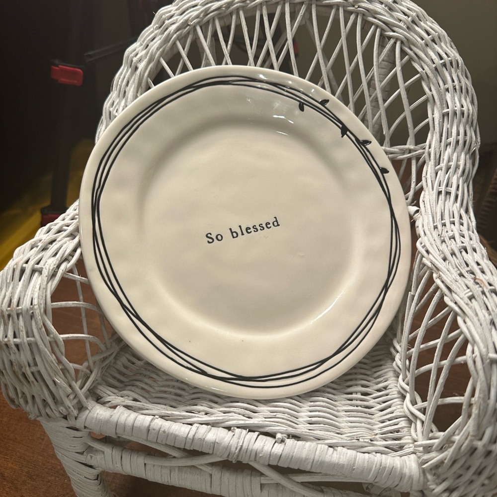 Demdaco Set of 4 White Ceramic Stoneware Plate Set Glossy Black and White - Picture 5 of 7